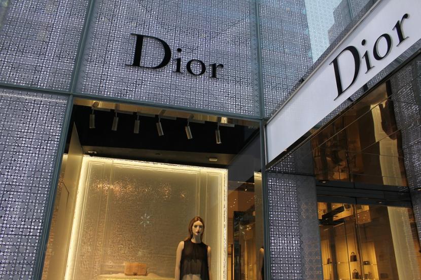 Butik Dior. Peragaan busana Dior akan digelar sebagian besar secara virtual pada 22 Juli.