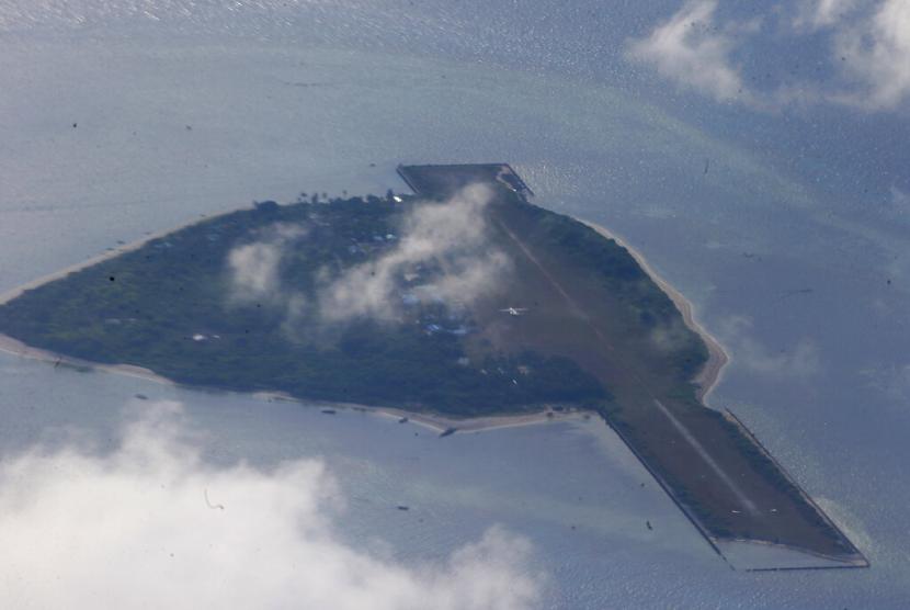 Pulau Thitu di lepas Laut Cina Selatan. Cina mengingatkan Filipina agar paket perjalanan wisata pulaunya di Laut CIna Selatan tidak melanggar batas teritorial.