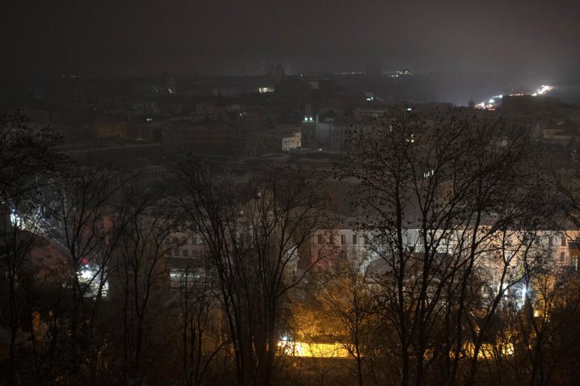 Presiden Ukraina Volodymyr Zelenskyy meminta warga Ukraina untuk bersabar dan kuat dalam menghadapi kerasnya musim dingin.
