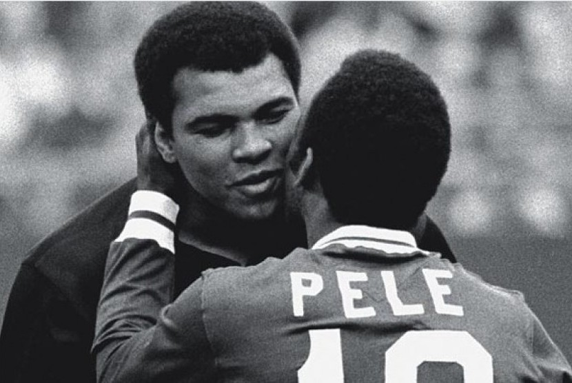 Foto kenangan Muhammad Ali dan Pele