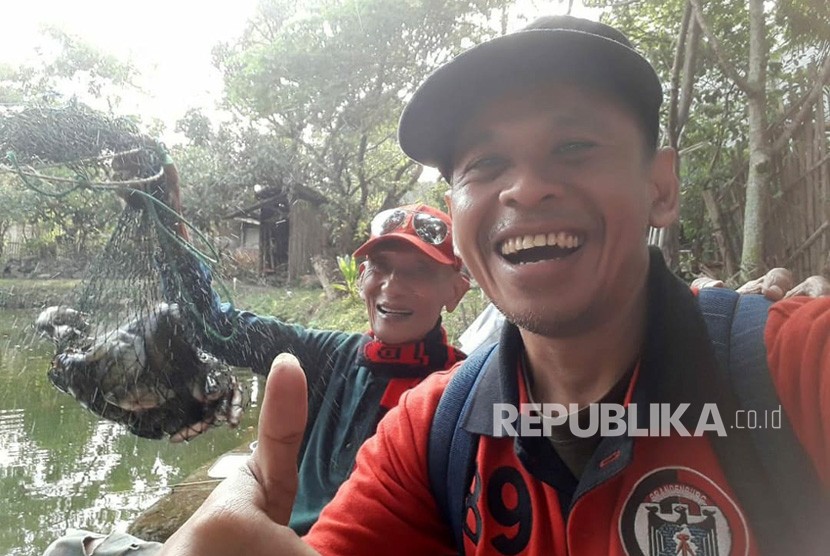 Foto kenangan saat mancing bersama dengan Rudi Djamil.