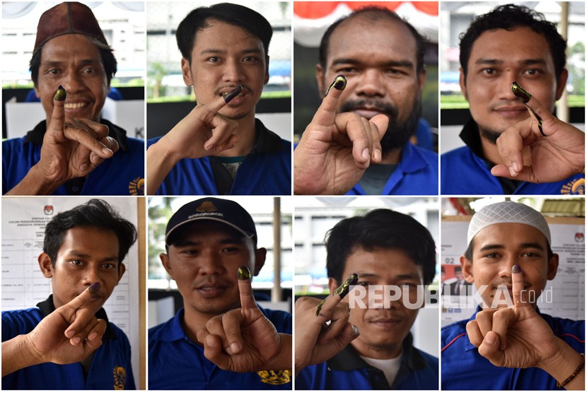 Foto kolase sejumlah warga binaan menunjukkan jari yang telah tercelup tinta usai menggunakan hak suara dalam Pemilu 2019 di Rumah Tahanan (Rutan) Klas I Cipinang, Jakarta Timur, Rabu (17/4/2019). 