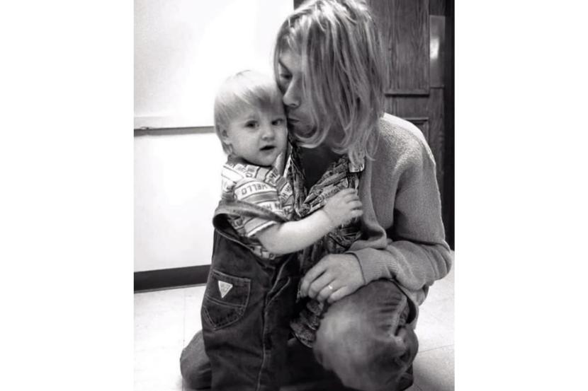 Foto Kurt Cobain bersama Francis yang masih berusia satu tahun.