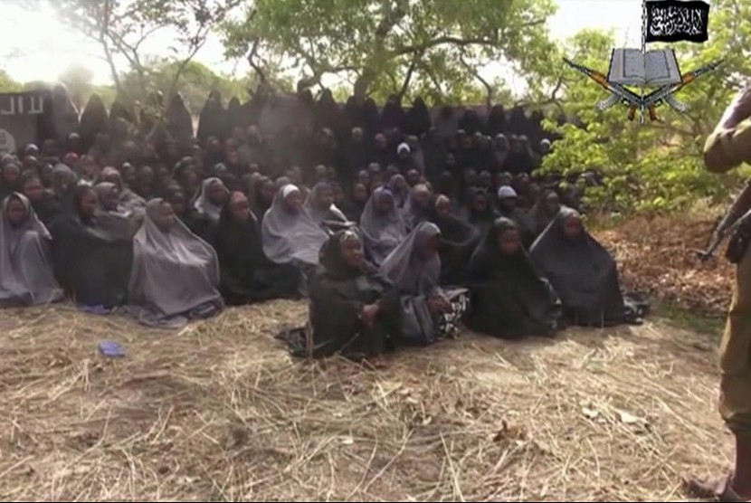 Foto lama memperlihatkan sejumlah anak perempuan Chibok yang diculik dari sekolahnya tiga tahun lalu oleh kelompok radikal Nigeria.