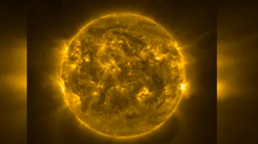 Foto maksimum matahari. Badan Antariksa Eropa (ESA) merilis foto yang menangkap peningkatan gejolak di permukaan matahari. 