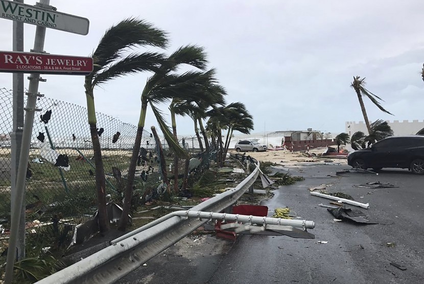  Foto menunjukkan dampak Badai Irma di St Martin, Kamis (7/9). Serangan badai ini diprediksi akan berdampak pada turunnya pertumbuhan ekonomi Amerika Serikat (AS)..