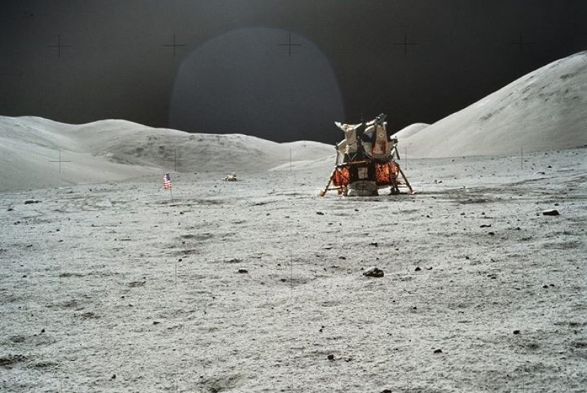 Foto Nasa mengenai misi pendaratan Apollo di bulan