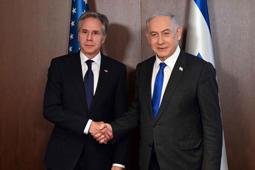 Foto oleh Kantor Pers Pemerintah Israel (GPO) menunjukkan Perdana Menteri Israel Benjamin Netanyahu (kanan) saat melakukan pertemuan dengan Menteri Luar Negeri AS Antony Blinken (kiri).