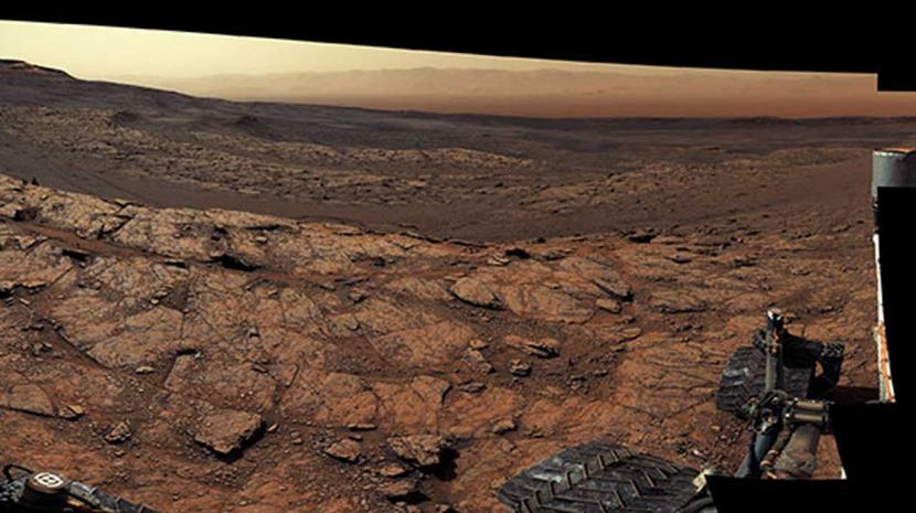 Foto panorama batuan di Mars yang diambil Curiosity, hasil dari 122 gambar.