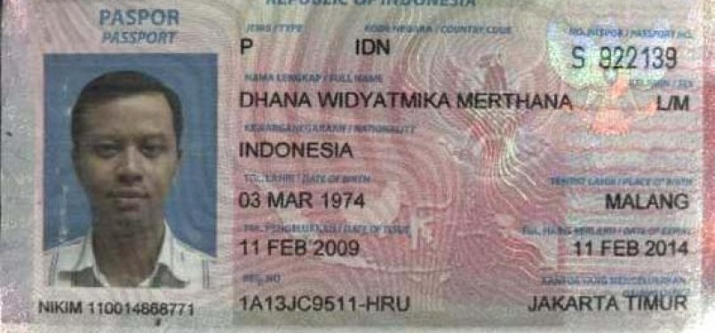 Foto paspor Dhana Widyatmika