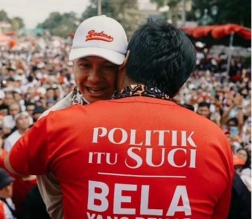 Foto pelukan capres Ganjar Pranowo dan Maruarar Sirait dihapus. Capres Ganjar Pranowo menanggapi hengkangnya Maruarar Sirait dari PDIP.