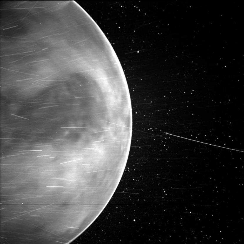 Foto permukaan planet Venus yang diambil dengan kamera WISPR.