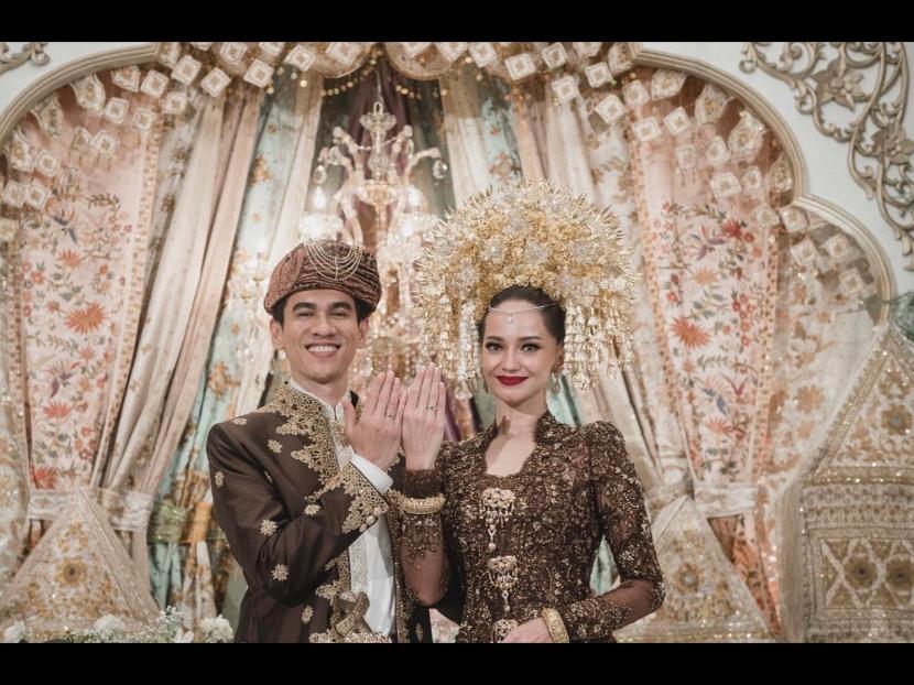 Foto pernikahan Enzy Storia dan Maulana Kasetra. Enzy mengumumkan pernikahannya pada Sabtu (20/5/2023)di Ballroom The Dharmawangsa, Jakarta.