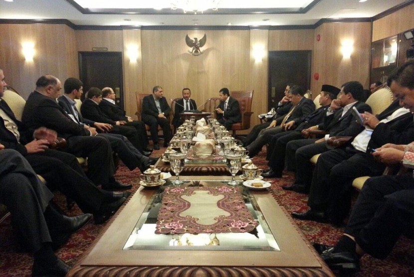 Hamas envoy Abu Umar Muhammad meets with a number of lawmakers in Senayan, Jakarta, on Nov 28, 2014.