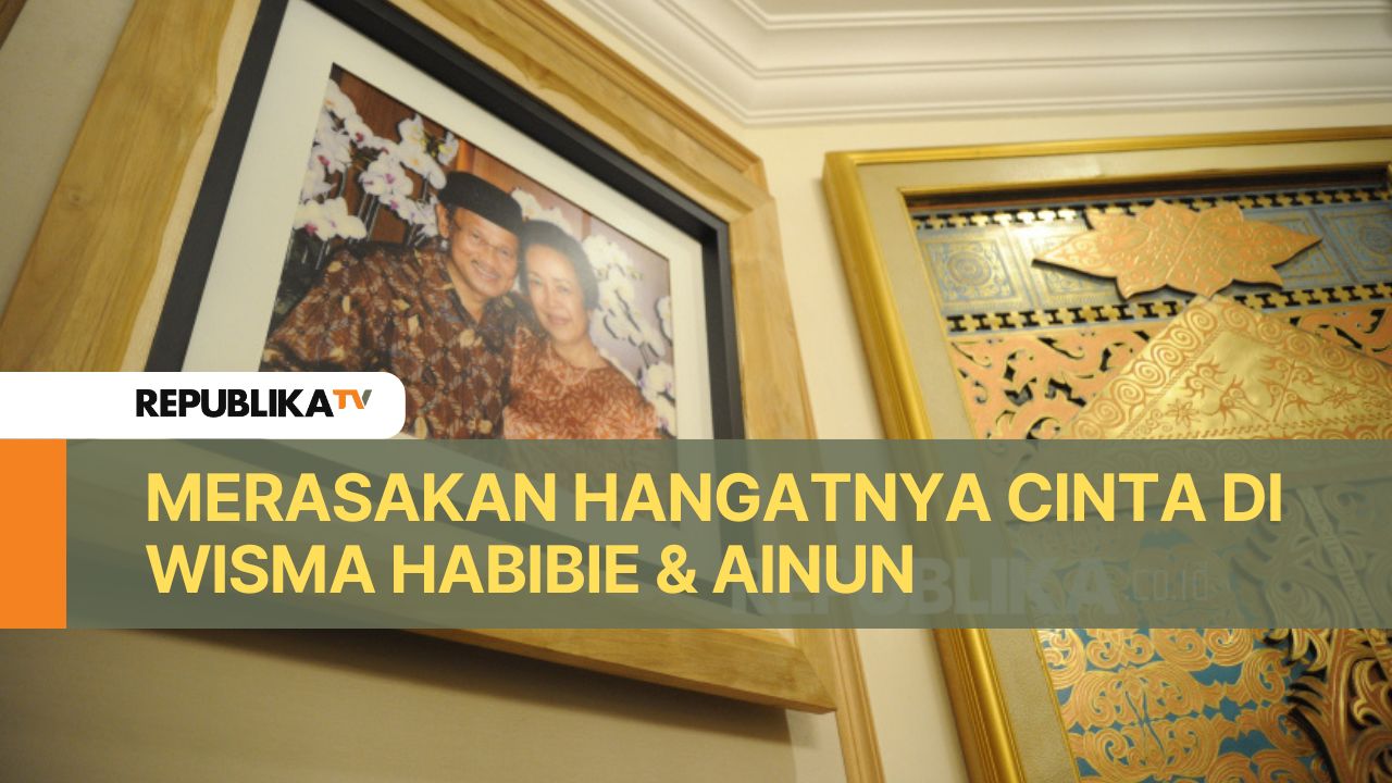 Foto Presiden RI ke-3 Bacharuddin Jusuf Habibie bersama Istri Hasri Ainun Habibie terpasang di salah satu ruangan Wisma Habibie dan Ainun, Jalan Patra Kuningan XIII, Jakarta, Kamis (16/1/2025). Wisma Habibie dan Ainun yang merupakan rumah pribadi sekaligus kepresidenan dari Bacharuddin Jusuf Habibie dan Hasri Ainun Habibie akan dibuka untuk publik mulai Februari 2025 sebagai sebuah historical landmark dan ruang mengenang perjalanan hidup inspiratif dari Presiden Ke-3 Republik Indonesia dan Ibu Negara tercinta yang mengabadikan nilai-nilai cinta, intelektual, dan demokrasi.