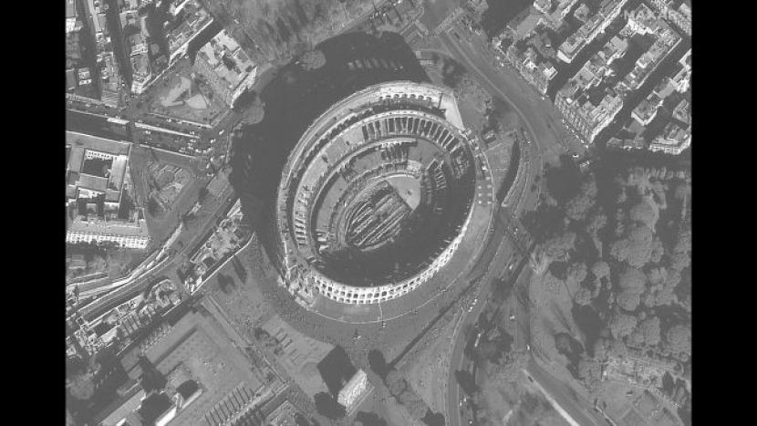 Foto satelit menunjukakn Coloseum Roma yang sangat sepi.