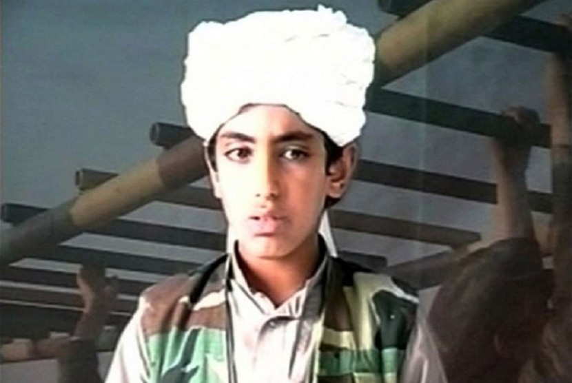 Foto tak bertanggal yang diyakini sebagai Putra Usamah, Hamza Bin Laden