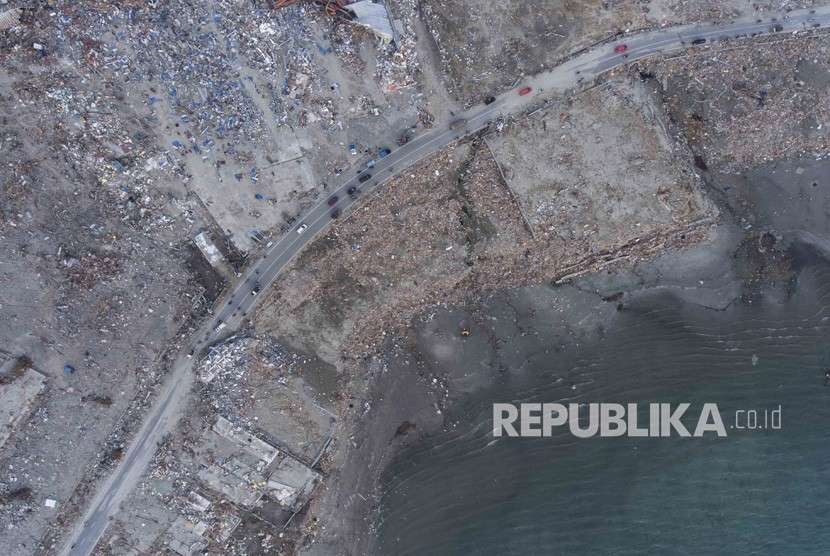 Foto udara dampak kerusakan akibat gempa dan tsunami di Tondo, Palu, Sulawesi Tengah, Rabu (3/10).