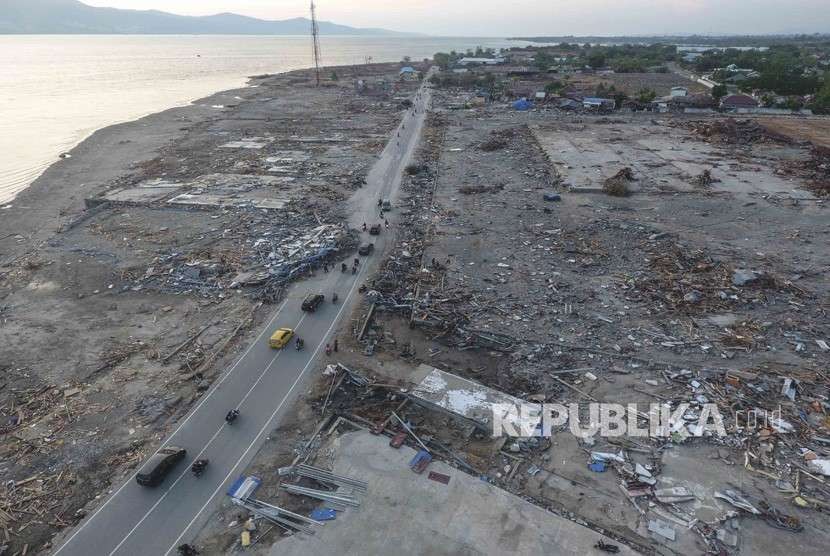 Foto udara dampak kerusakan akibat gempa dan tsunami di Tondo, Palu, Sulawesi Tengah, Rabu (3/10). 
