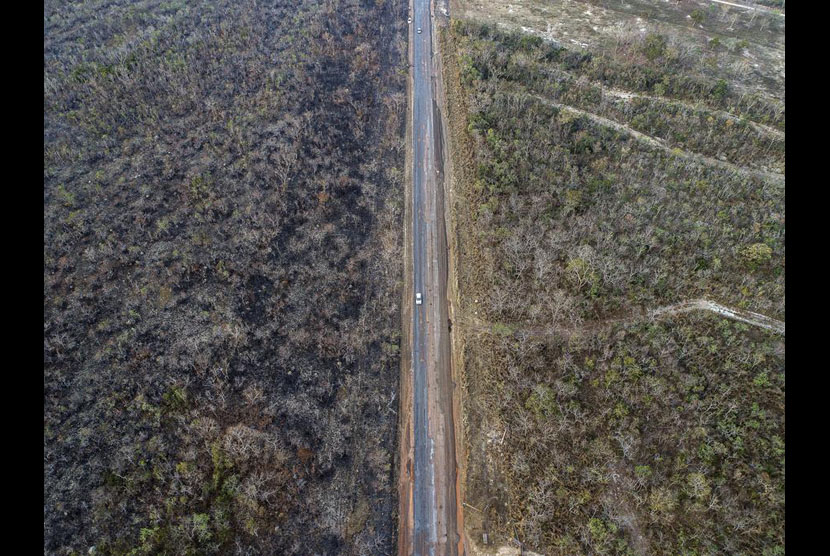 Foto udara dari area daratan yang terbakar di negara bagian Mato Grosso, Brasil. Menurut laporan media, wilayah Amazon Brazil menderita sejumlah besar kebakaran, dengan peningkatan 84 persen pada periode yang sama tahun lalu.