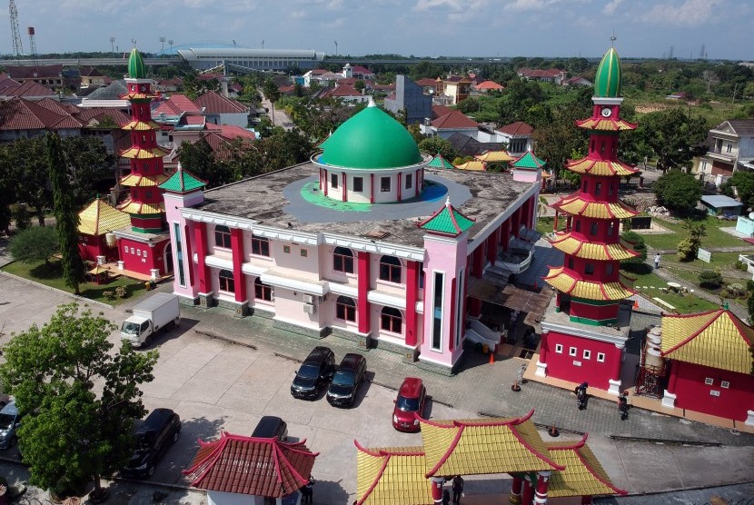 Foto udara kawasan Masjid Chengho di Palembang, Sumatera Selatan. Palembang. Kementerian Agama Kota Palembang mengizinkan rumah ibadah berkegiatan mulai Rabu (3/6).