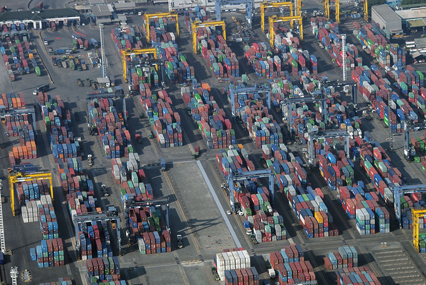 Foto udara kawasan Pelabuhan Tanjung Priok.