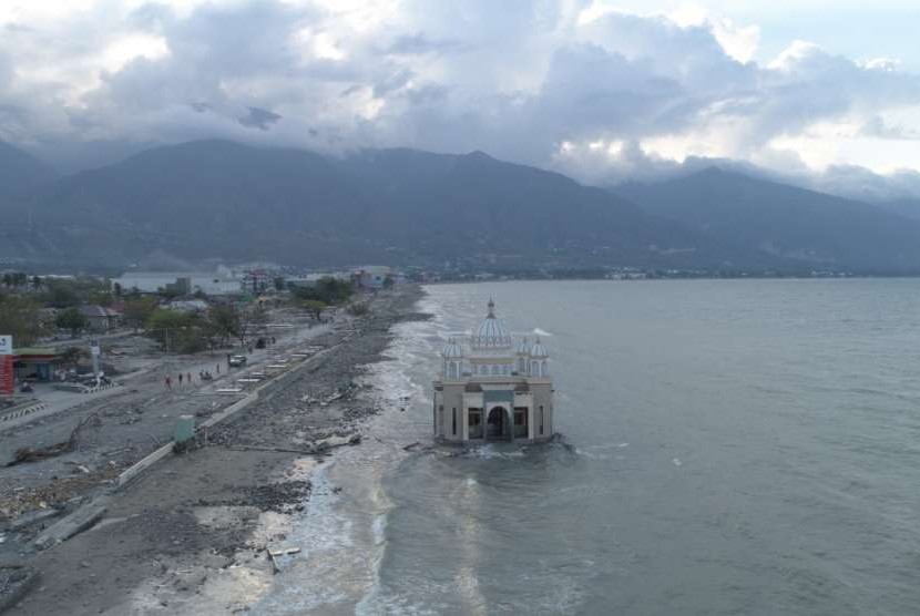 Foto udara kondisi Palu pascagempa dan tsunami, Selasa (2/10).