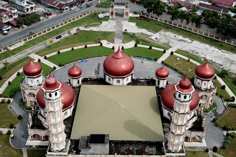 Foto udara Masjid Agung Baitul Makmur Meulaboh di Desa Seuneubok, Johan Pahlawan, Aceh Barat Ilustrasi).  MPU Aceh menilai masyarakat mempunyai kearifan lokal terkait pengeras suara 