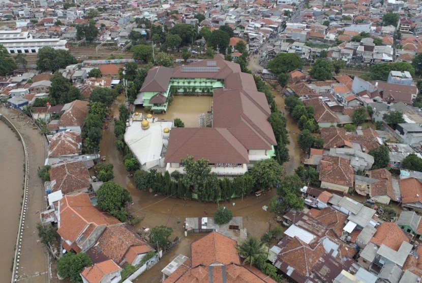 Foto udara pascabajir di kawasan Bukit Duri, Jakarta Selatan