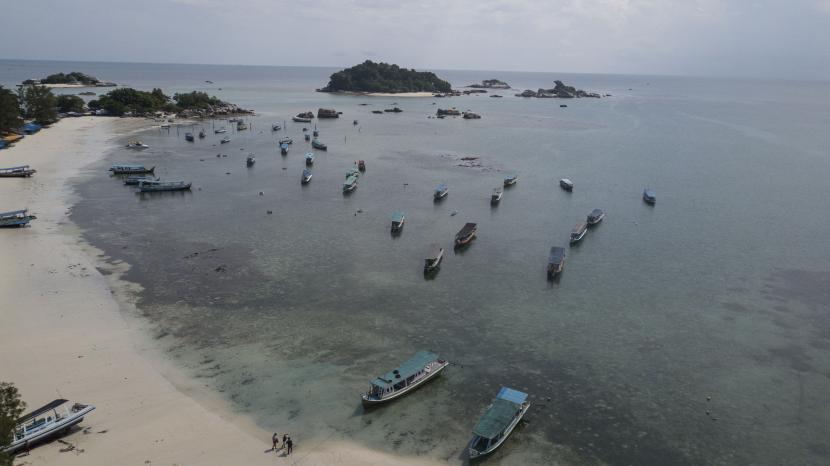 Foto udara pemandangan Pantai Tanjung Kelayang di Kabupaten Belitung, Provinsi Bangka Belitung, Jumat (20/5/2022).