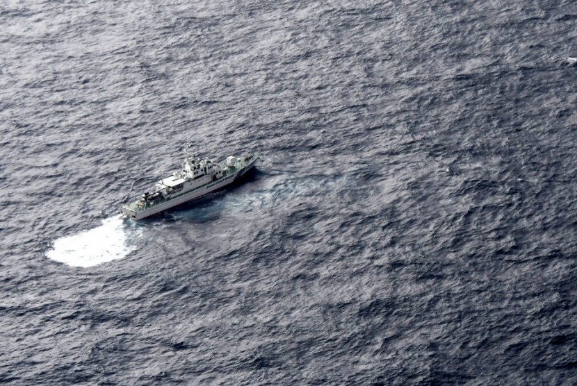 Foto udara pencarian lima marinis yang hilang di laut lepas Jepang. Pencarian resmi dihentikan dan kelima awak yang hilang dari pesawat pengisian bahan bakar KC-130 Hercules secara resmi dinyatakan meninggal.