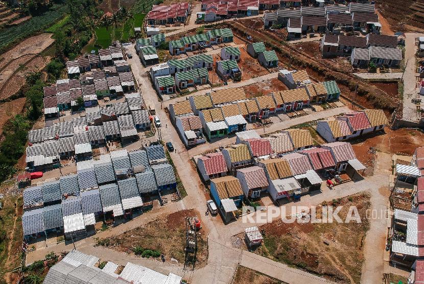 Foto udara perumahan di Arjasari, Kabupaten Bandung, Jawa Barat, Ahad (6/10). Badan Pengelola Tabungan Perumahan Rakyat (BP Tapera) ditargetkan bisa mulai beroperasi tahun ini.