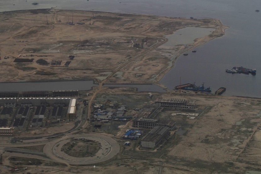 An aerial view of the reclamation project at Jakarta bay, Tuesday (November 15). 