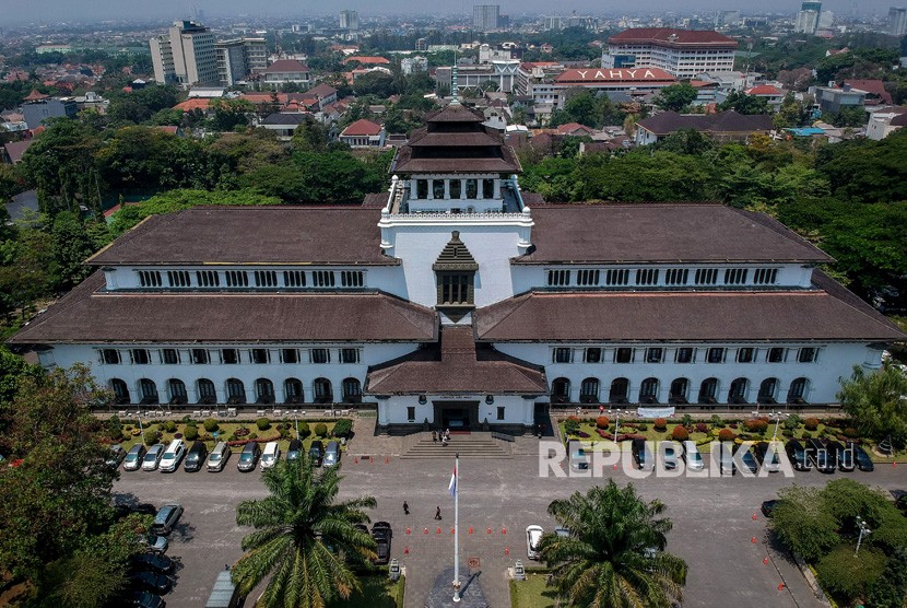 Foto udara pusat pemerintahan Provinsi Jawa Barat di Gedung Sate, Bandung, Jawa Barat, Kamis (5/9/2019). 