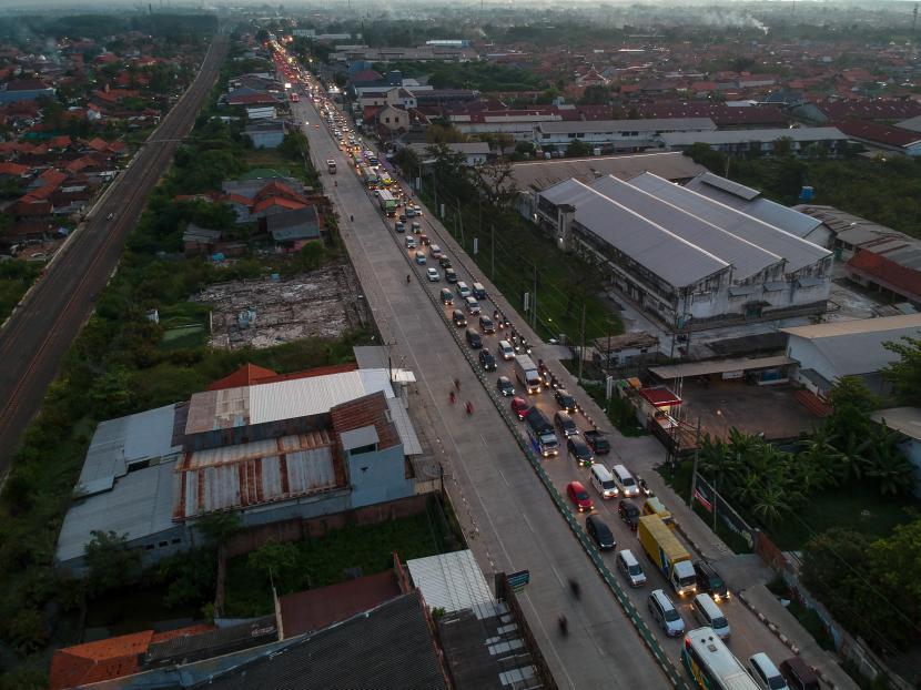 Foto udara sistem satu arah. Pemberlakukan skema one way untuk jalur Padang-Bukittinggi via Padang Panjang dinilai cukup efektif untuk mencegah kemacetan. 
