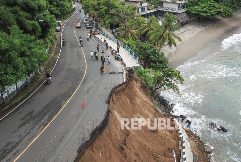 Badan Penanggulangan Bencana Daerah (BPBD) Kota Yogyakarta meminta warga meningkatkan kewaspadaan terhadap tebing dan sungai yang rawan longsor (Foto: ilustrasi)