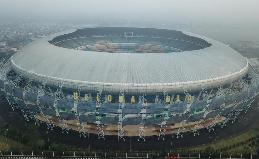 Foto udara Stadion Gelora Bandung Lautan Api (GBLA) di Gedebage, Bandung, akan dipergukanan untuk kejuaraan piala dunia U-20 pada Mei-Juni 2023.