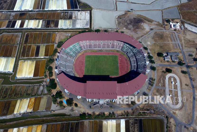 Foto udara Stadion Gelora Bung Tomo, Surabaya, Jawa Timur.