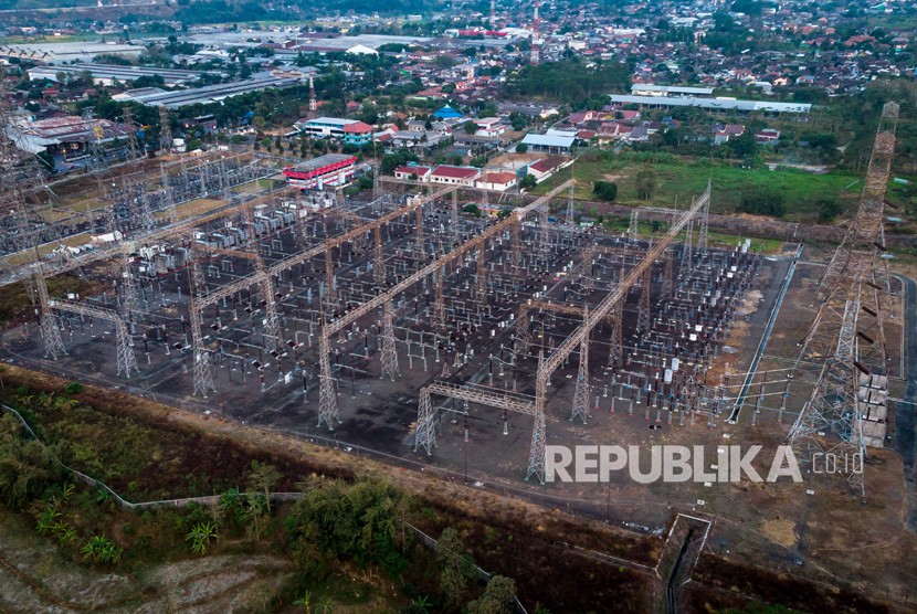 Foto udara suasana kompleks PT PLN (Persero) Pusat Pengatur Beban (P2B) Area Pengatur Beban (APB) Jateng-DIY di Ungaran, Kabupaten Semarang, Jawa Tengah, Senin (5/8/2019).