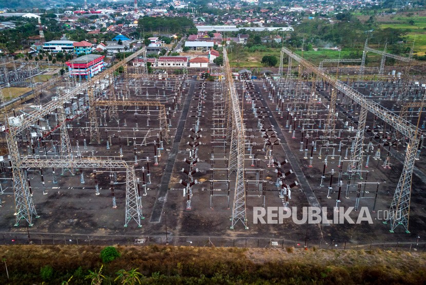 Foto udara suasana kompleks PT PLN (Persero) Pusat Pengatur Beban (P2B) Area Pengatur Beban (APB) Jateng-DIY di Ungaran, Kabupaten Semarang, Jawa Tengah, Senin (5/8/2019). 