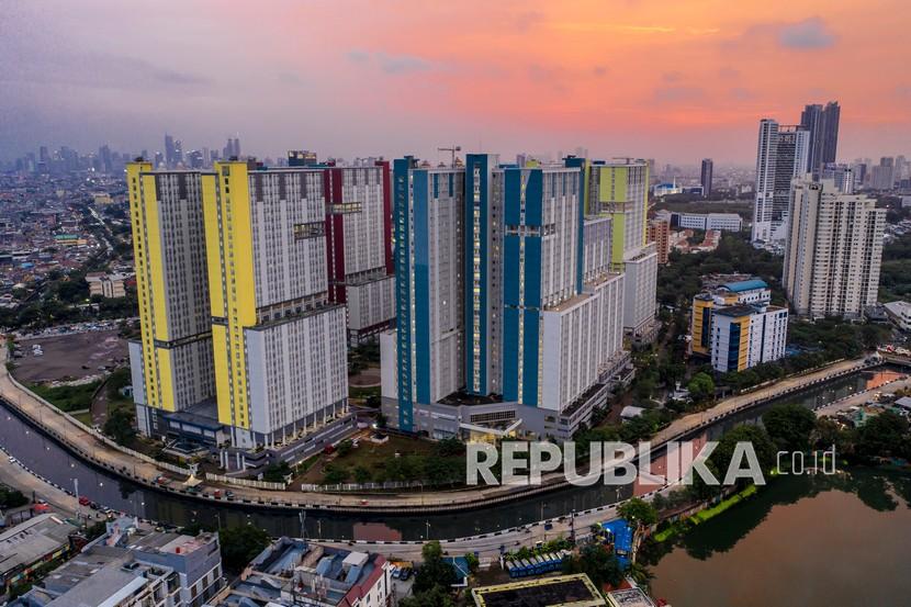 Foto udara suasana Rumah Sakit DaruratCovid-19 (RSDC) Wisma Atlet di Kemayoran, Jakarta, Jumat (14/1/2022). Berdasarkan data RSDC Wisma Atlet pada Kamis (20/1/2022), pasien rawat inap terkonfirmasi positif Covid-19 di Tower 5 dan 6 menjadi 2.636 orang.