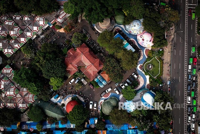 Pembangunan Alun-Alun Kota Bogor Jalan Terus. Foto udara Taman Ade Irma Suryani Nasution Bogor yang dikenal dengan Taman Topi. 