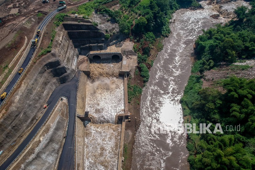 Foto udara terowongan air Sungai Citarum di Nanjung, Margaasih, Kabupaten Bandung, Jawa Barat, Rabu (18/12/2019).