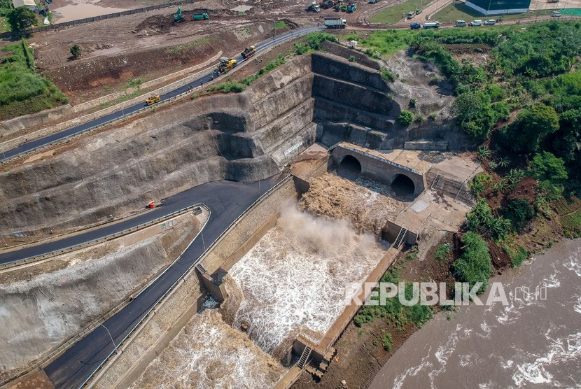 Foto udara terowongan air Sungai Citarum di Nanjung, Margaasih, Kabupaten Bandung, Jawa Barat, Rabu (18/12/2019).
