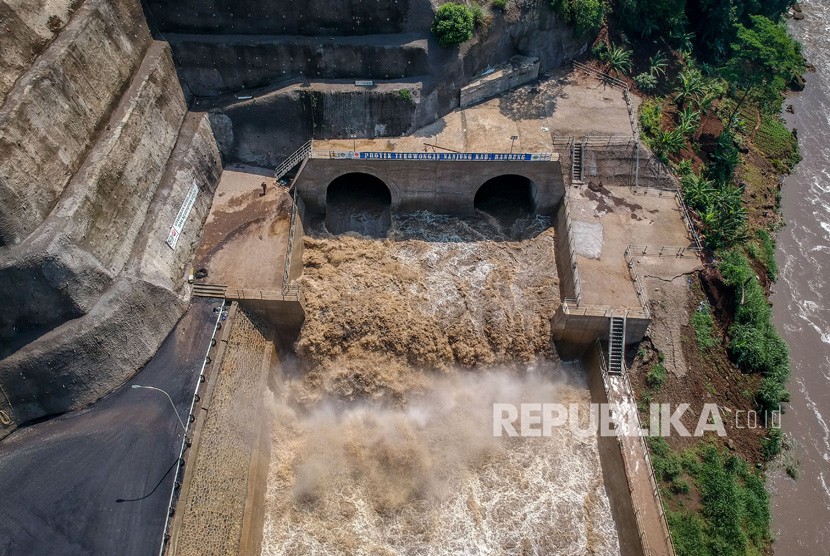 Foto udara terowongan air Sungai Citarum di Nanjung, Margaasih, Kabupaten Bandung, Jawa Barat, Rabu (18/12/2019).