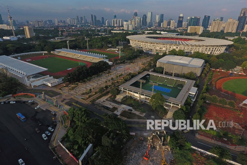 Foto udara venue Asian Games di Kompleks Stadion Utama Gelora Bung Karno, Senayan, Jakarta, Senin (2/4). 