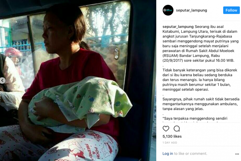 Foto yang menunjukkan seorang ibu asal Lampung menggendong jenazah bayinya di angkot menjadi perbincangan (viral) di internet. 