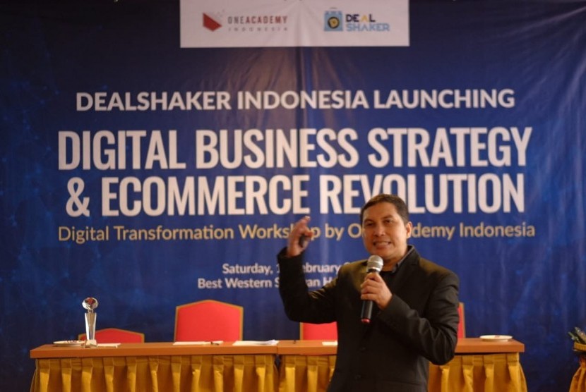  Founder dan CEO OneAcademy Indonesia, Sulistya Putra, saat kegiatan launching ‘DealShaker.ID’
