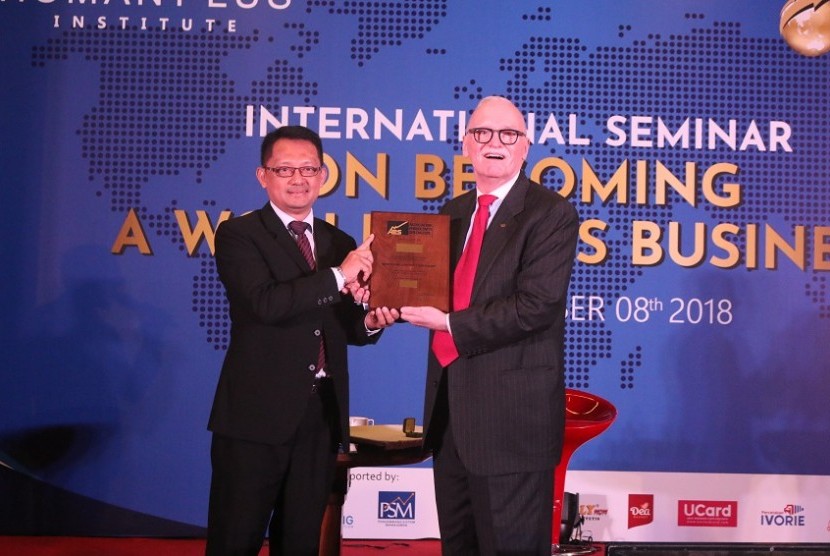 Founder dan President Human Plus Institute, Armala hari ini, Kamis (8/11) lalu sukses mencatatkan dirinya sebagai orang Indonesia pertama yang mendapatkan sertifikat internasional ‘Master of Productivity Specialist (MPS)’ dari Association of Productivity Specialist (APS).