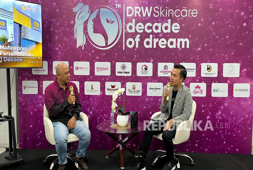 Founder DRW Skincare, dr Wahyu Triasmara saat berbincang dengan wartawan, Sabtu (22/11/2025).
